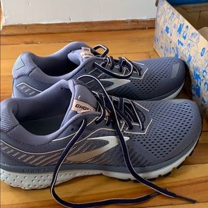 Women’s Brooks Ghost 12 size 8.5 NWT